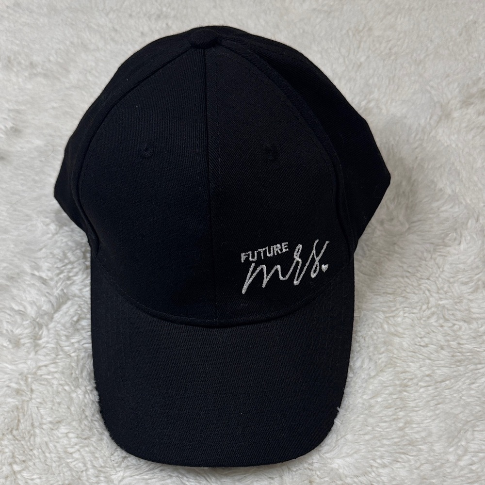 Black‎ 'Future Mrs.' Cap